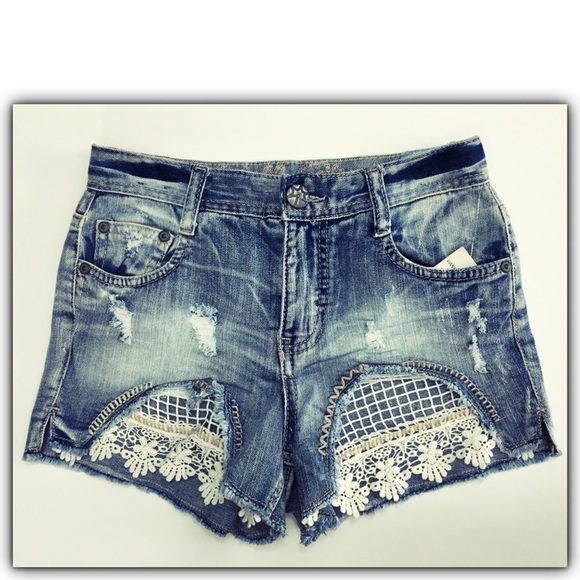 𝅺CROCHET trim high waisted jean shorts Jr size 3 - Picture 1 of 6